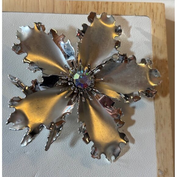 Vintage Silver-Tone Flower Brooch With Aurora Borealis Center Stone - Picture 8 of 9